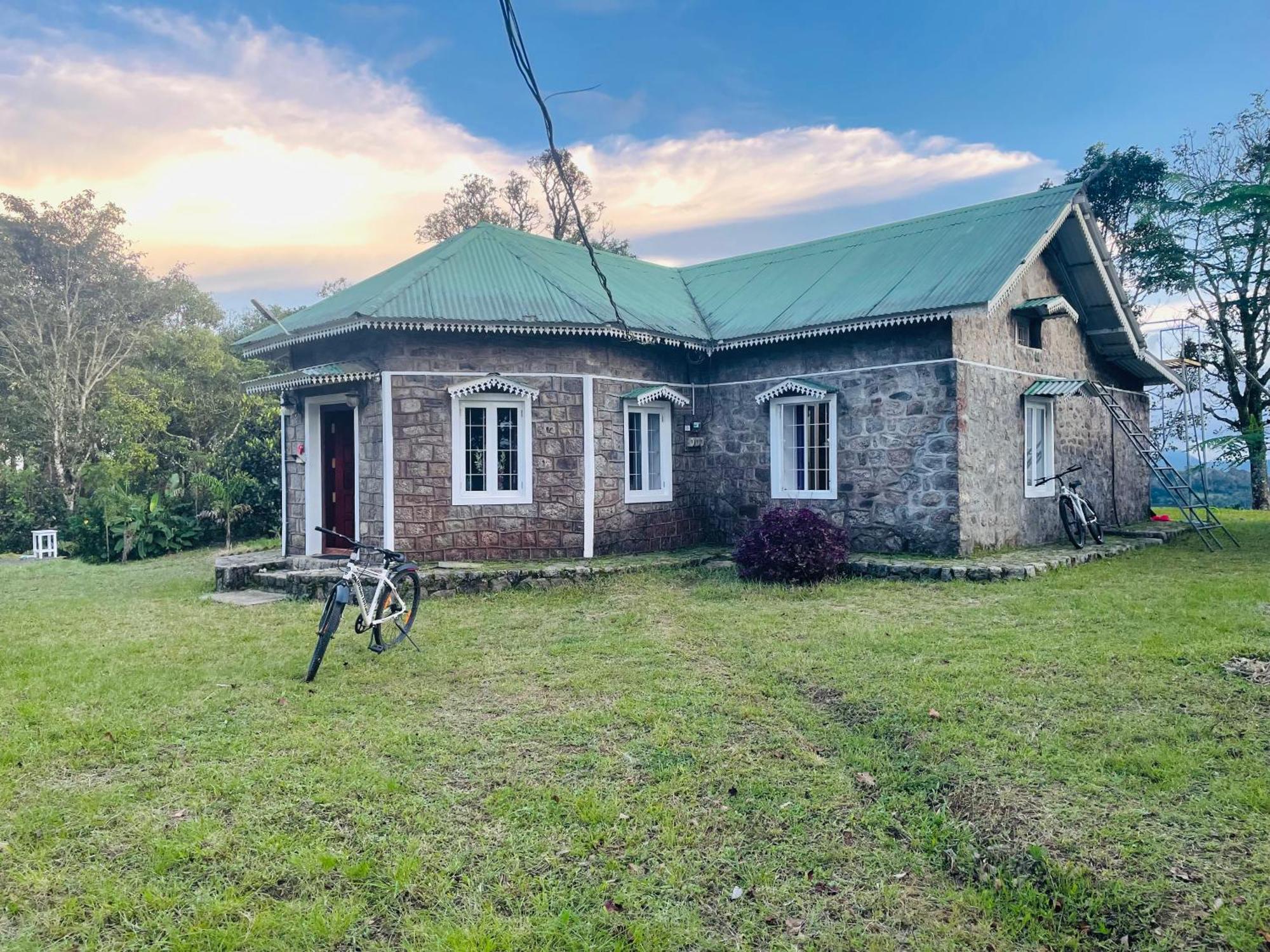 Thottom Stays Private Bungalow Мунар Екстериор снимка